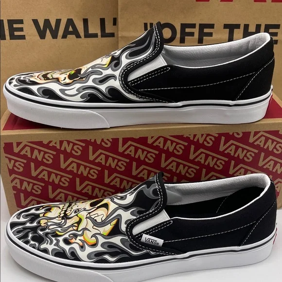 Vans WMNS Classic Slip-On
Flame Skull Black/True White
VN0009Q7BMX Sneakers - Picture 4 of 16